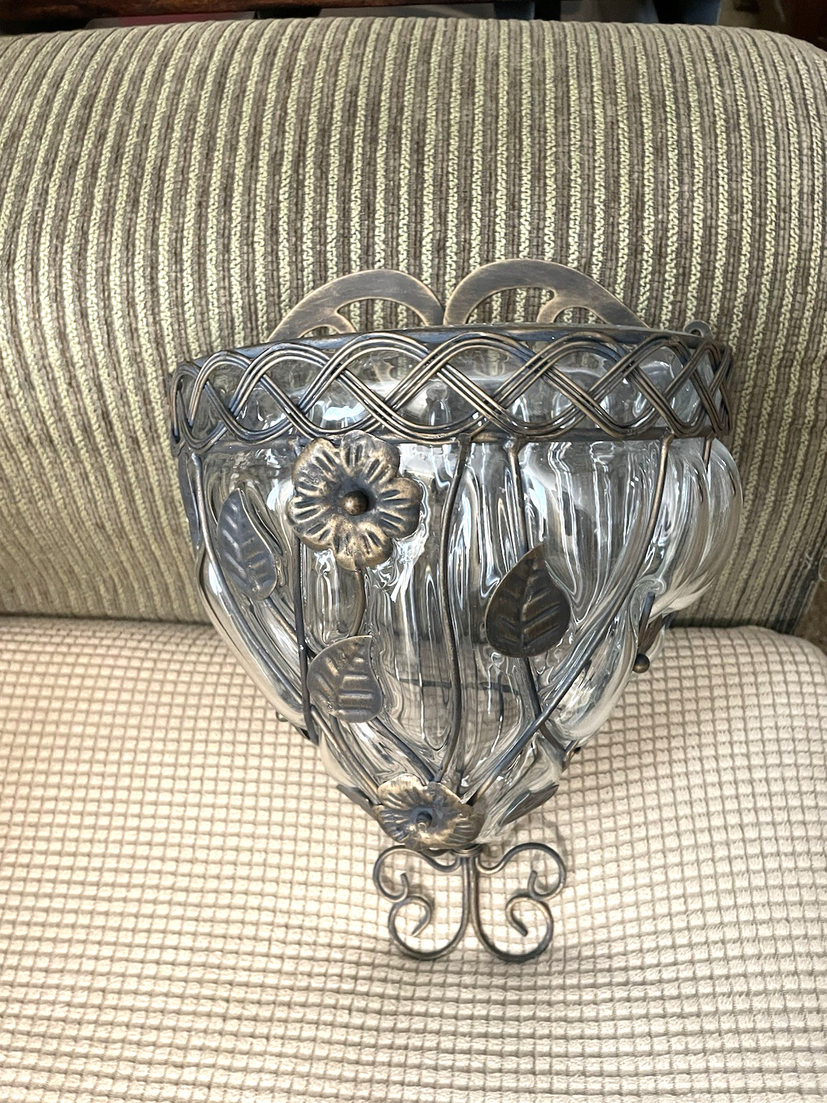 VINTAGE HEAVY GLASS & METAL WALL SCONCE LEAVES & FLOWERS