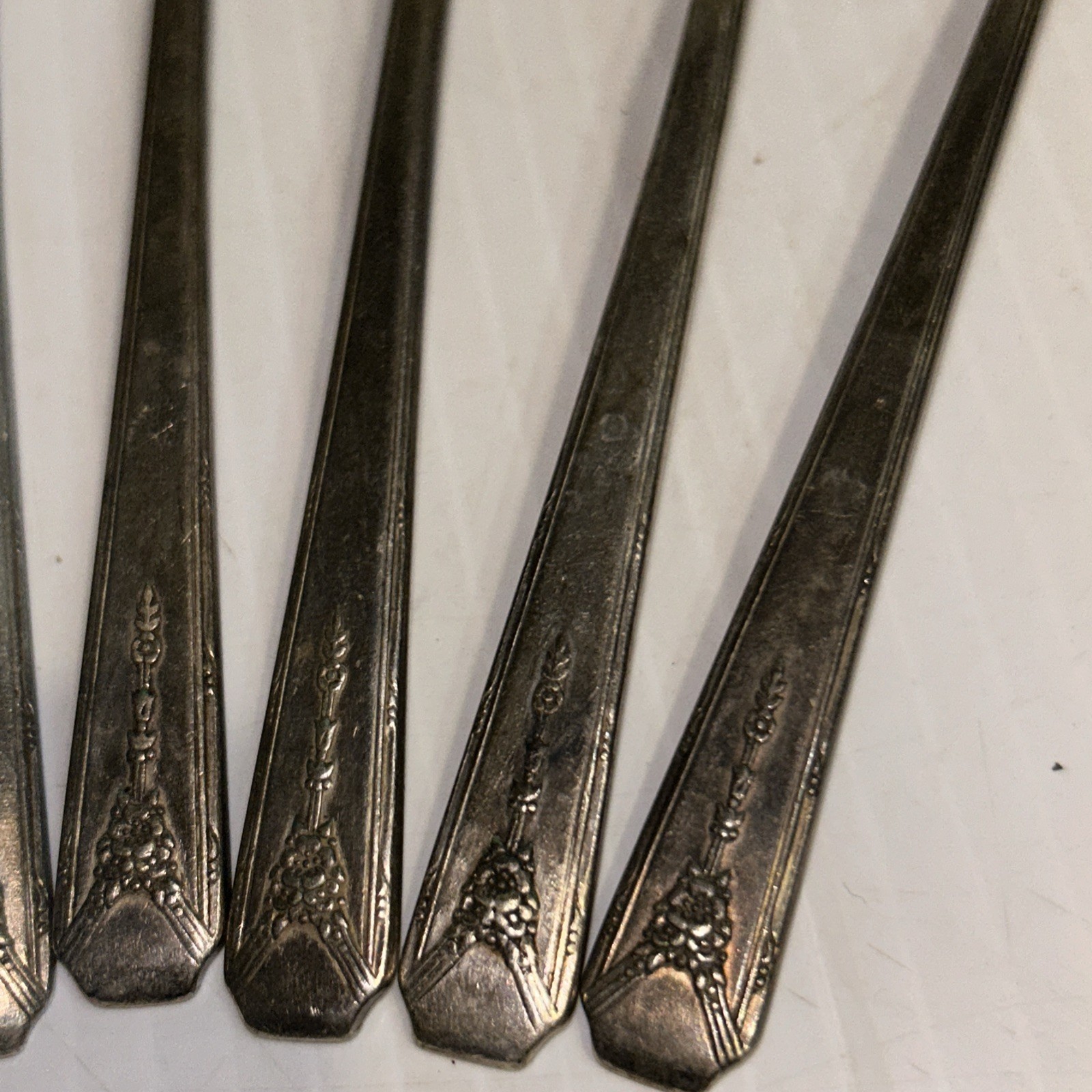 Milady Oneida Community Silverplated Flatware 1940 Spoons Knives 24 Pieces/30e