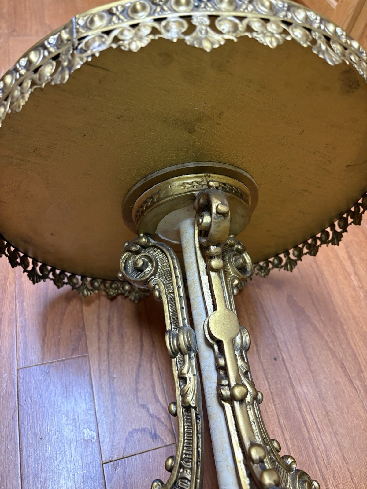 Italian Marble Top Gold Pedestal Side Accent Table Ornate Vintage