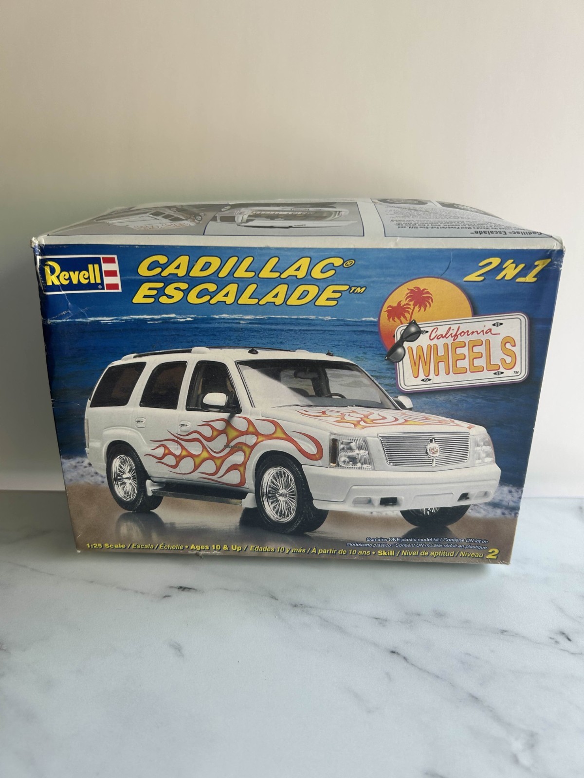 Revell’ CADILLAC ESCALADE’ ”California wheels”