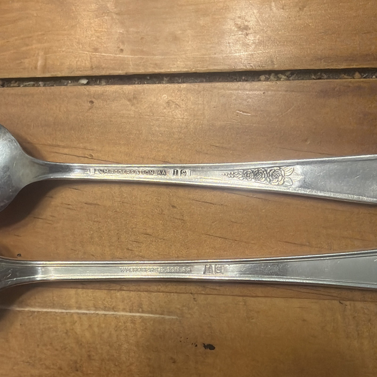 Vintage WM Rogers & Son IS Silverplate Silverware Set 34 Pieces