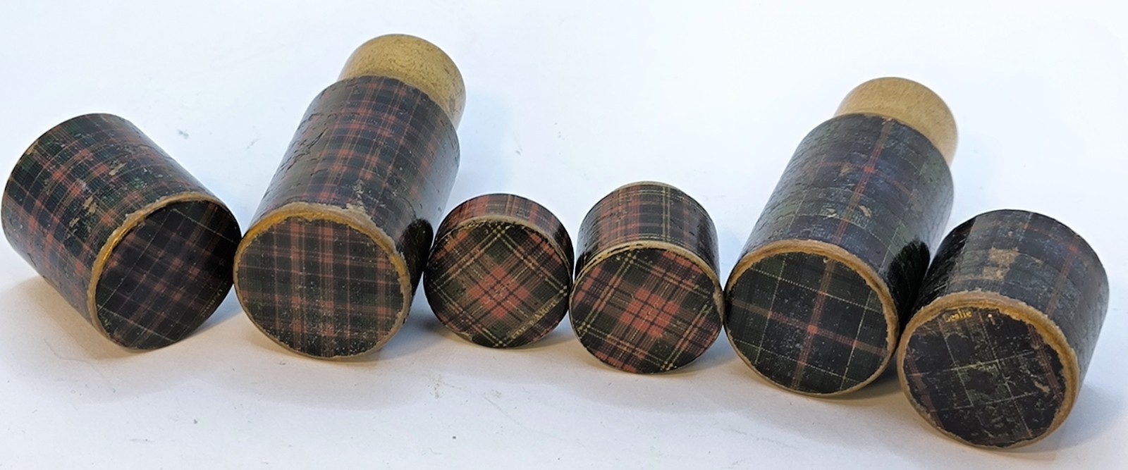 3x Antique Tartan-ware/Mauchline Lidded Trinkets & Thimble holder. Early 1900’s