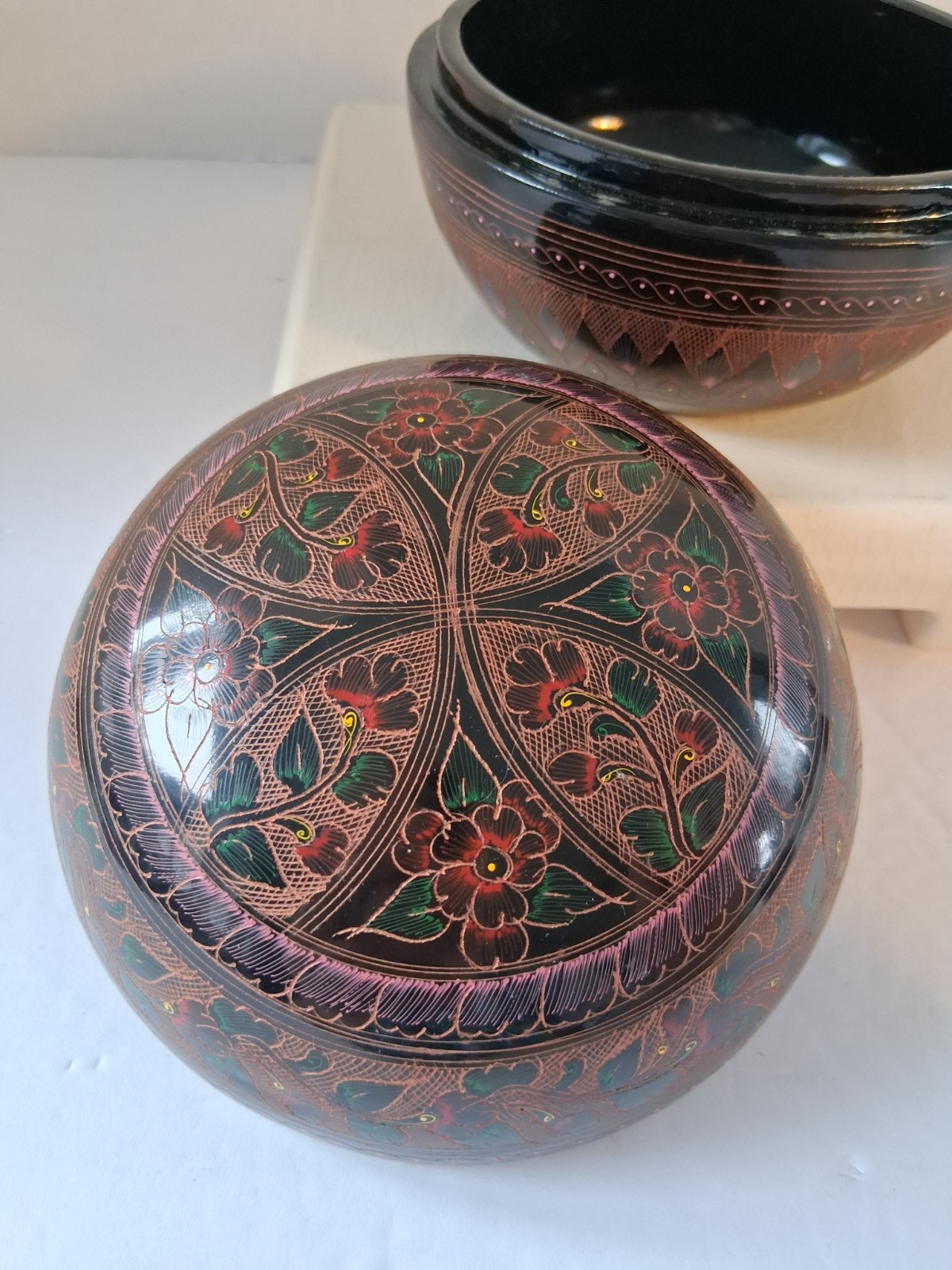 Vtg Hand painted lacquered Burmese nesting bowl; Lacquerware; Intricate Designs