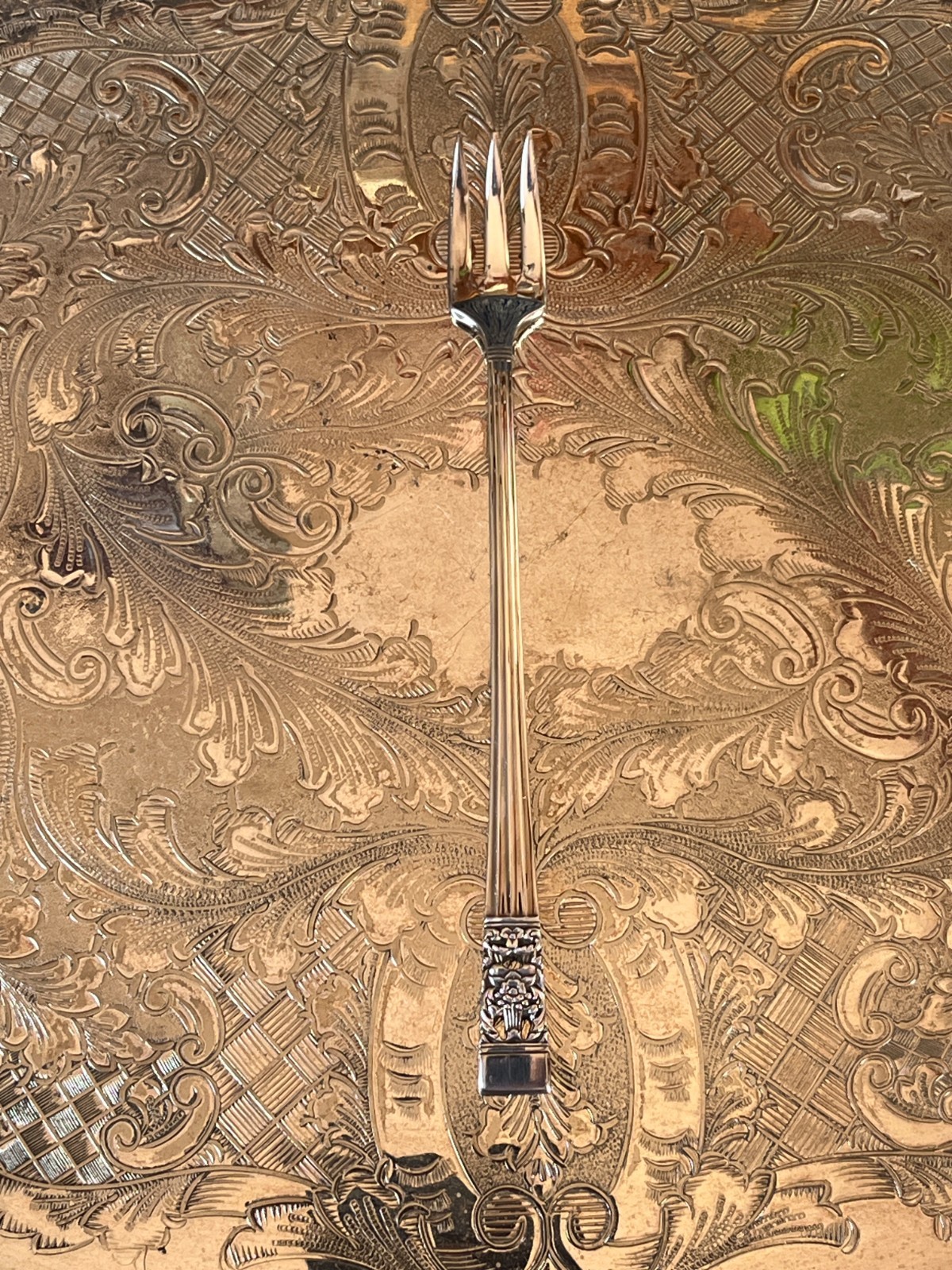 Oneida Hampton Court Coronation Serving Fork Silver Plate c.1936-1950s