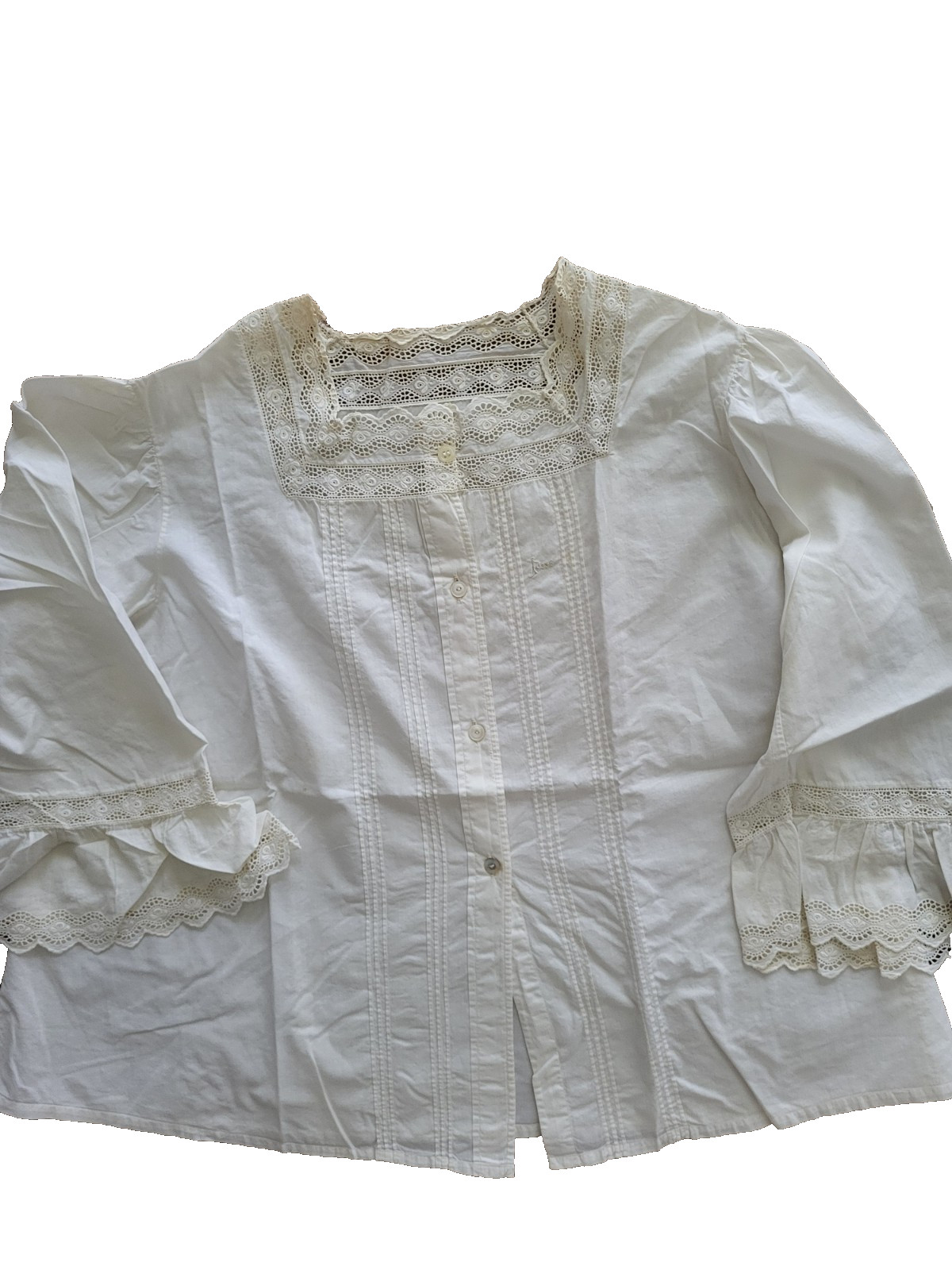 Antique women’s top from the 1900’s sewn in Europe of linen and lace.