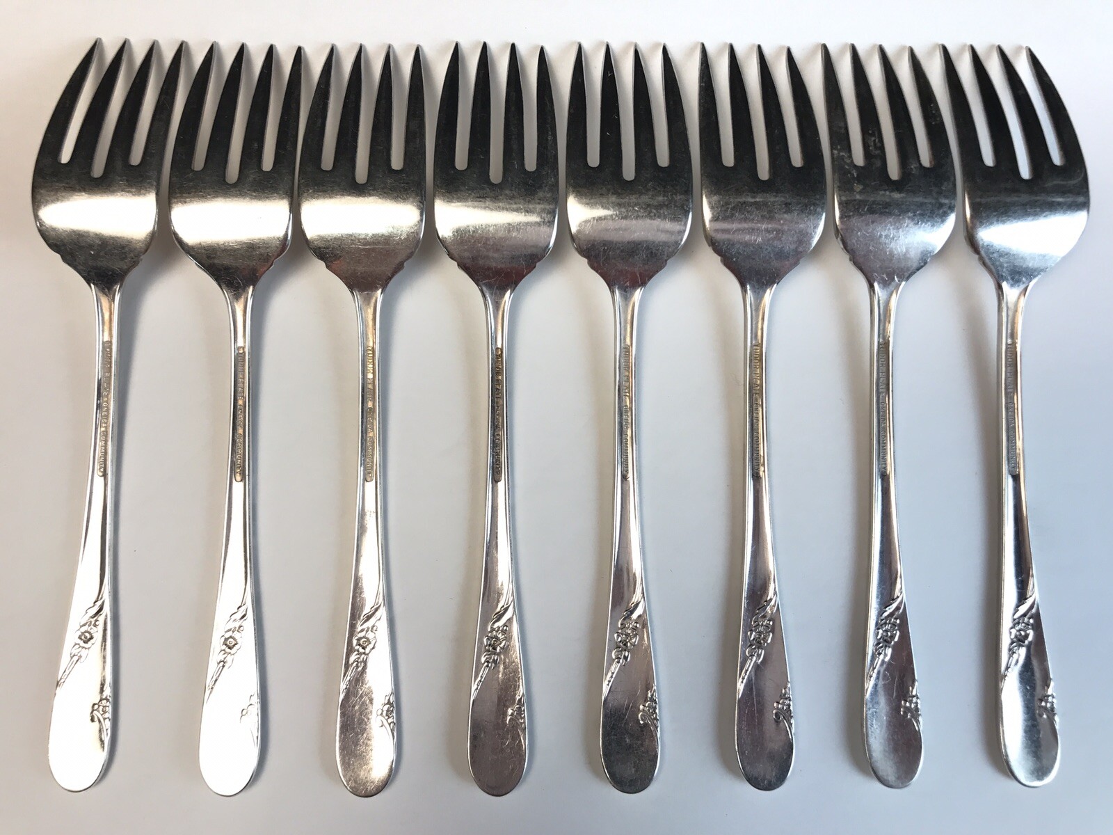 Oneida TUDOR PLATE BRIDAL WREATH Flower Silverplate Salad Forks Set of 8