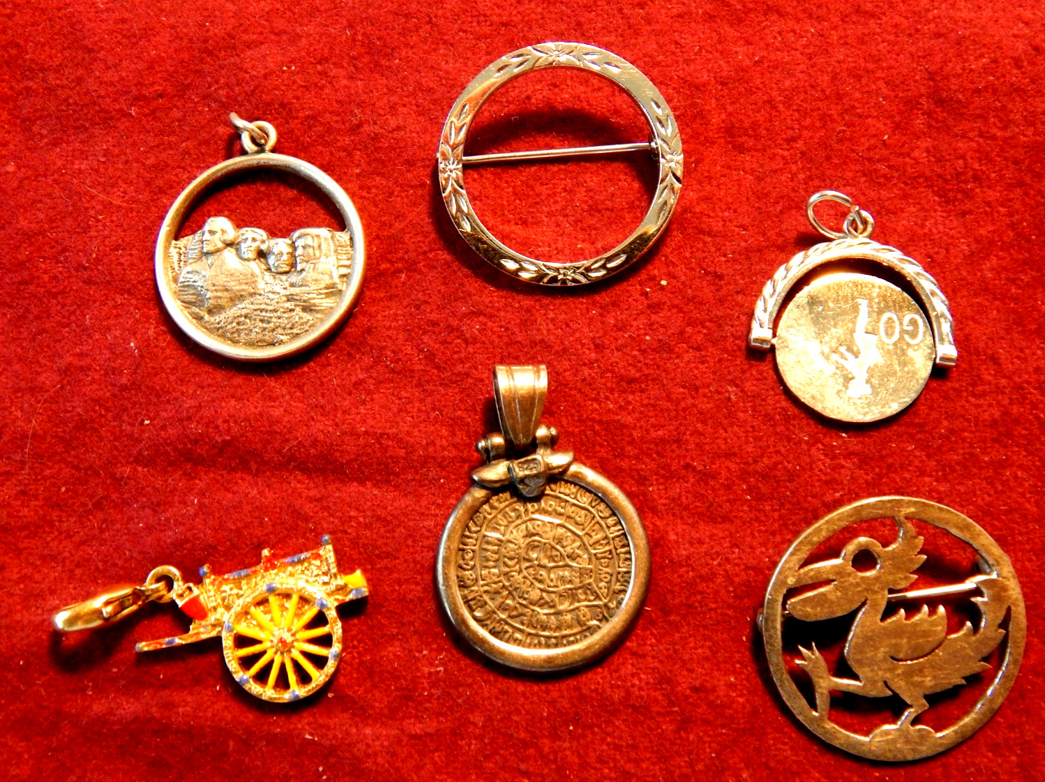 VINTAGE STERLING SILVER CHARMS & PENDANTS 22.5 GRAMS, MT RUSHMORE,GO-GO SPINNER+