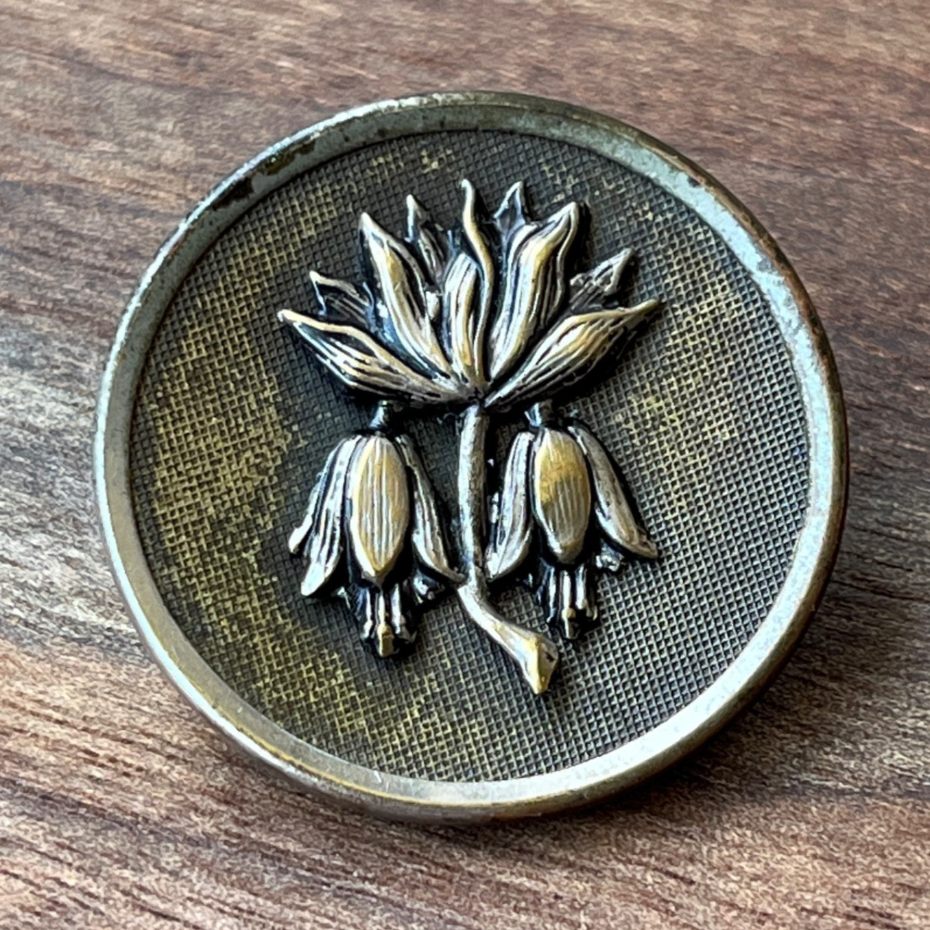 Antique Victorian Bell Flower Button Floral Tight Top Shank 1-1/4″