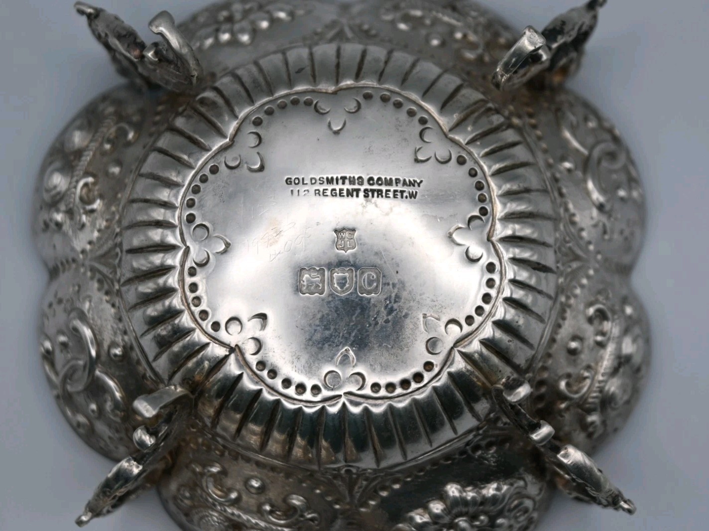 Antique Goldsmiths & Silversmiths Solid Silver Bowl c.1898 Fine Victorian Design