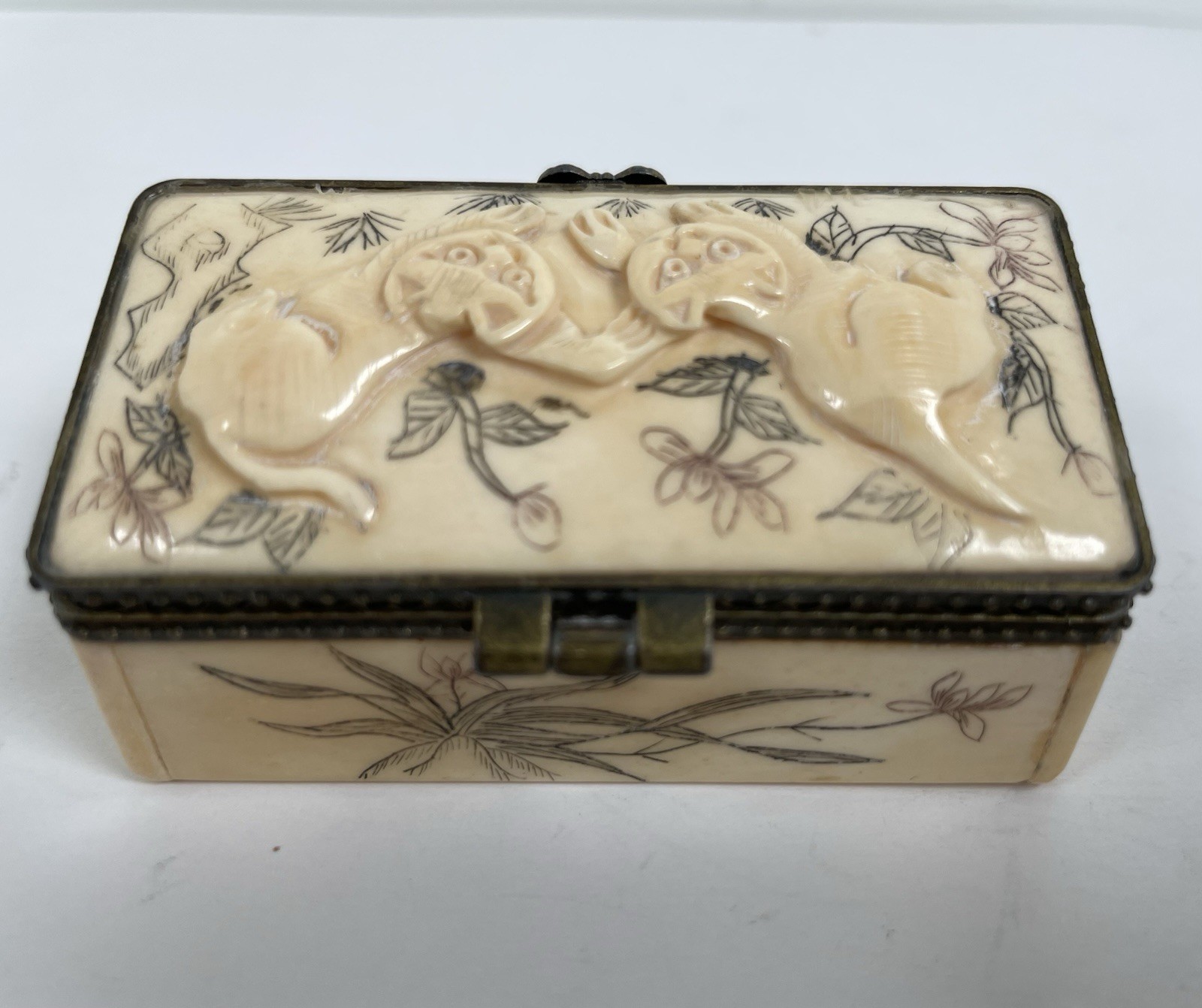 Very Old Chinese Hand Carved Kittens Jewelry Box Boxes Decoration Gift ~ 2.7″