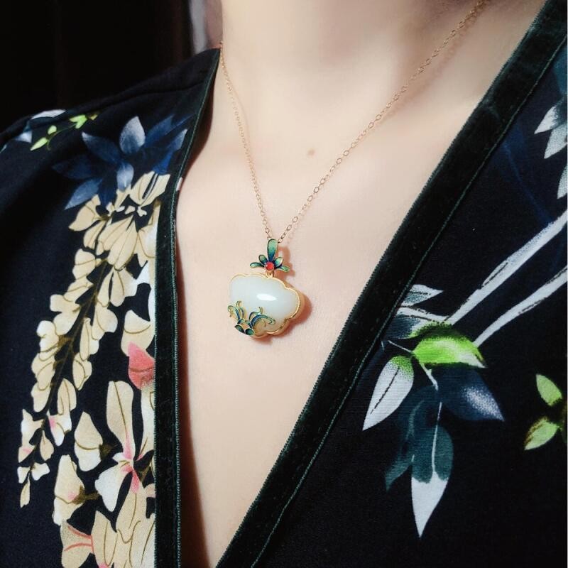 Women Retro Ethnic Orchid Cloud Jade Pendant Chinese Old Beijing Ruyi Necklace