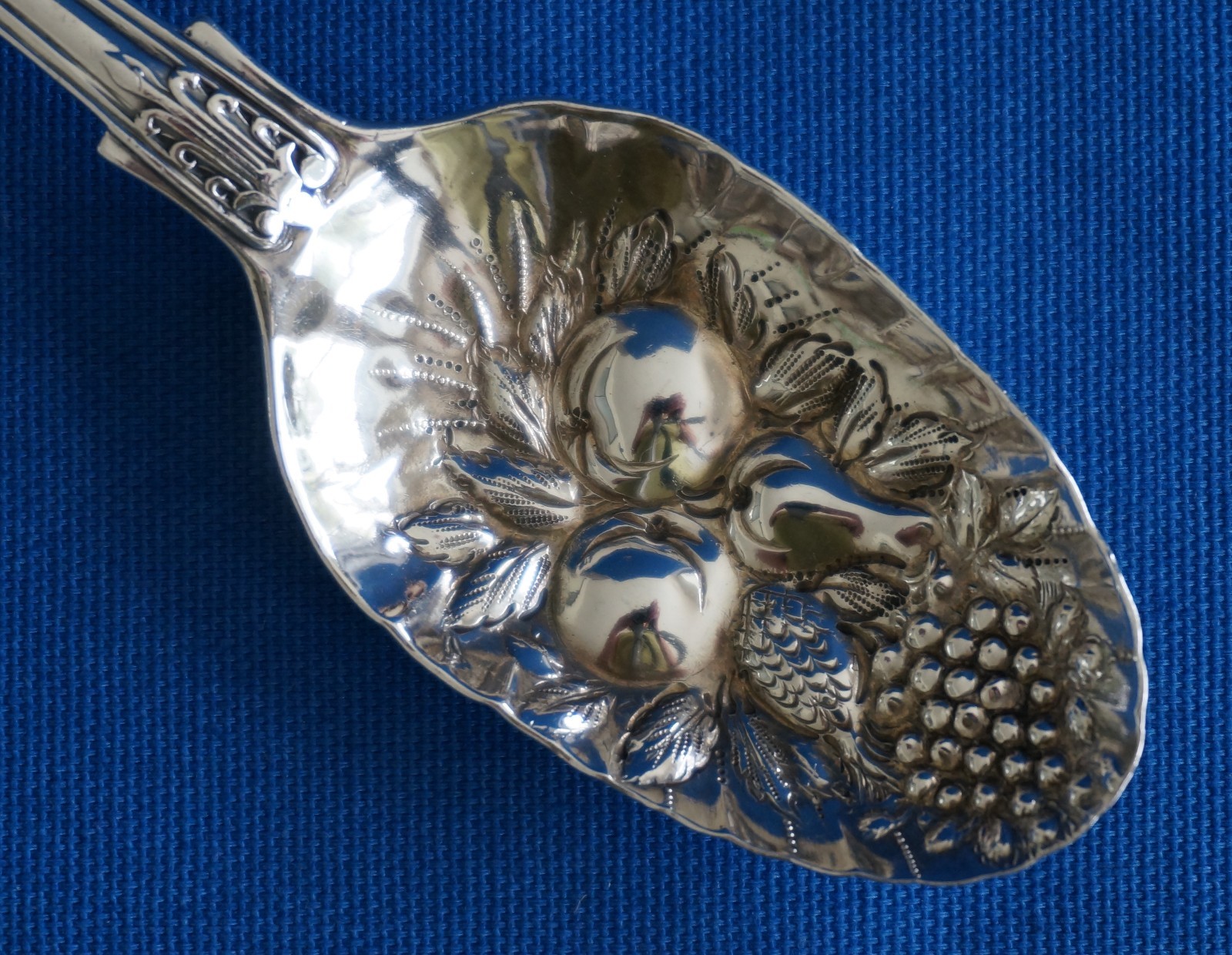 WILLIAM EATON London 1833 Sterling Silver BERRY SERVING SPOON – 7 1/4″