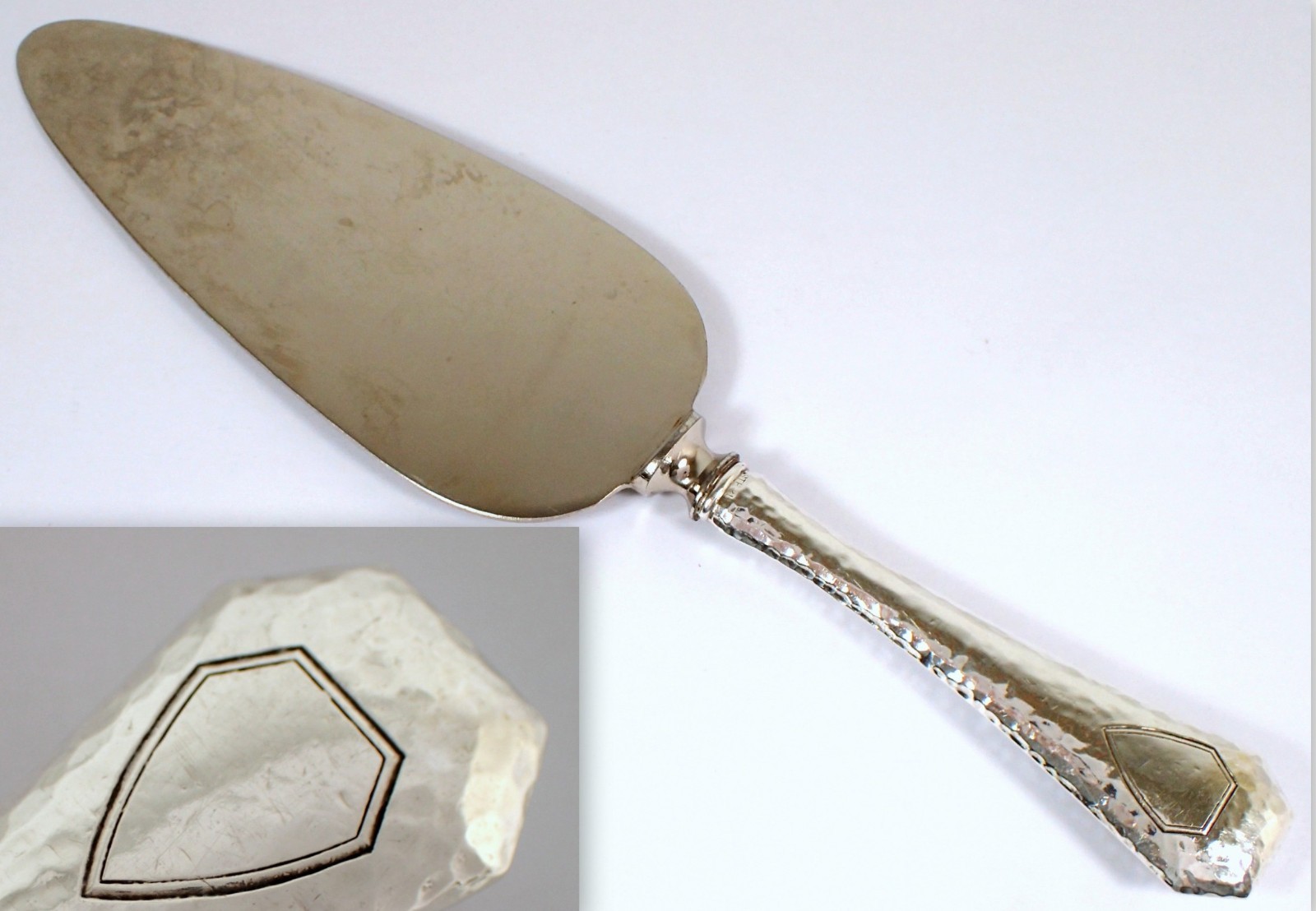 Vtg Hand Hammered Crest Shield Sterling Silver Handle 9 7/8″ Cake Pie Server