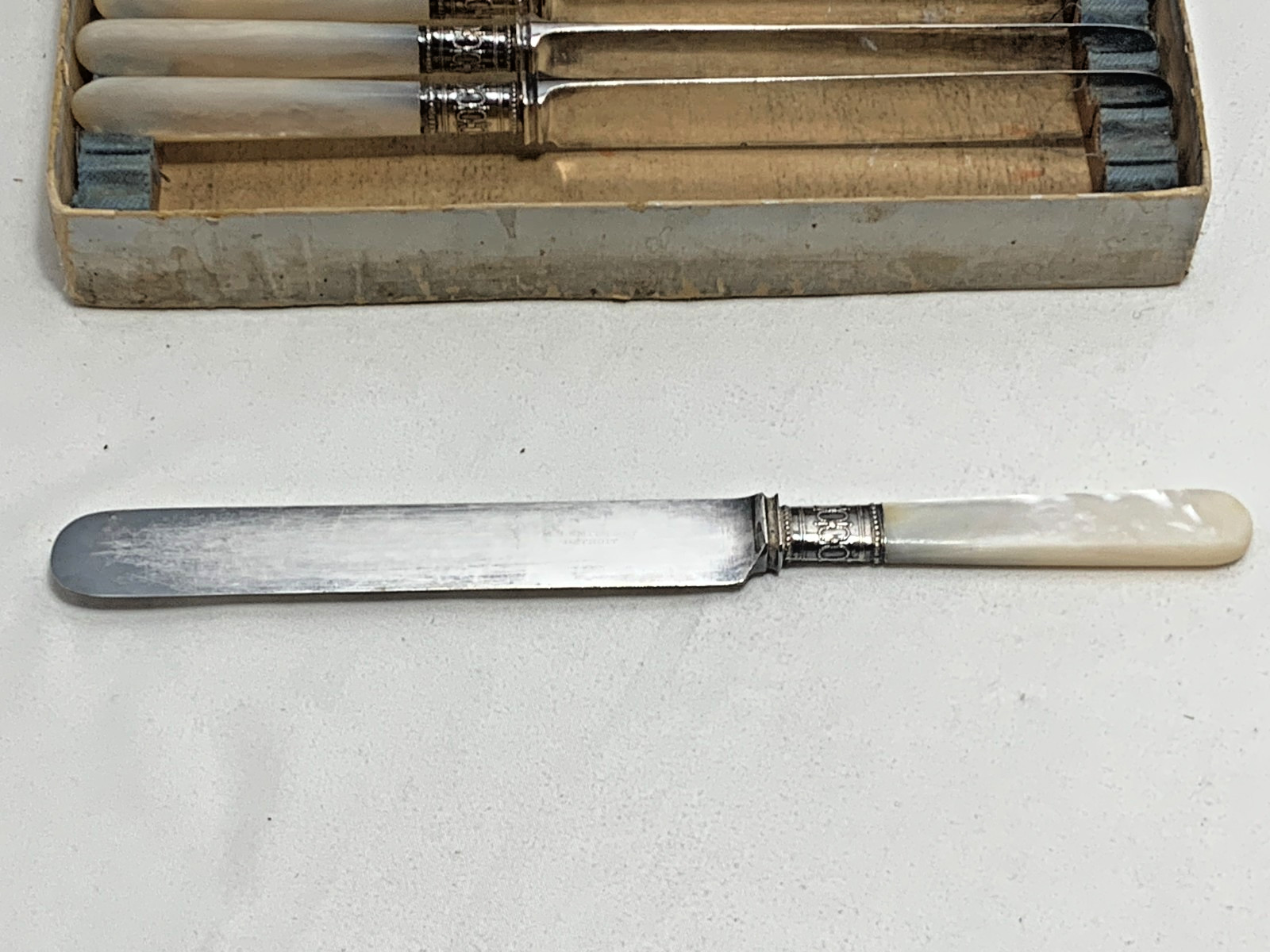 Antique M.S. SMITH & CO. – MEDIUM KNIVES, mother-of-pearl handles