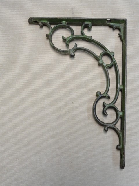 Victorian Cast Iron Shelf Bracket Approximate 6-1/2″ x 9″ Not Reproduction ‘B’