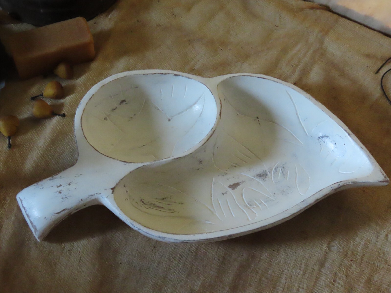 LARGE VINTAGE PRIMITIVE FARMHOUSE WOODEN BOWL ENGRAVED WITH FLOWERS AND STARS