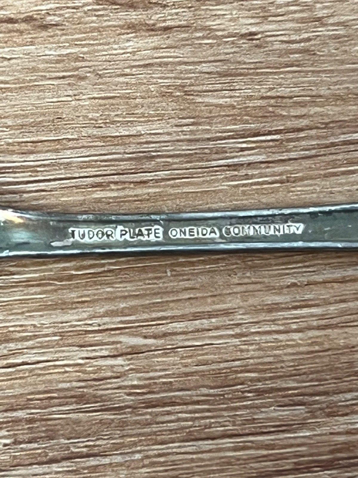 ONEIDA COMMUNITY SILVERPLATE TUDOR PLATE QUEEN BESS II 1946 DINNER FORK