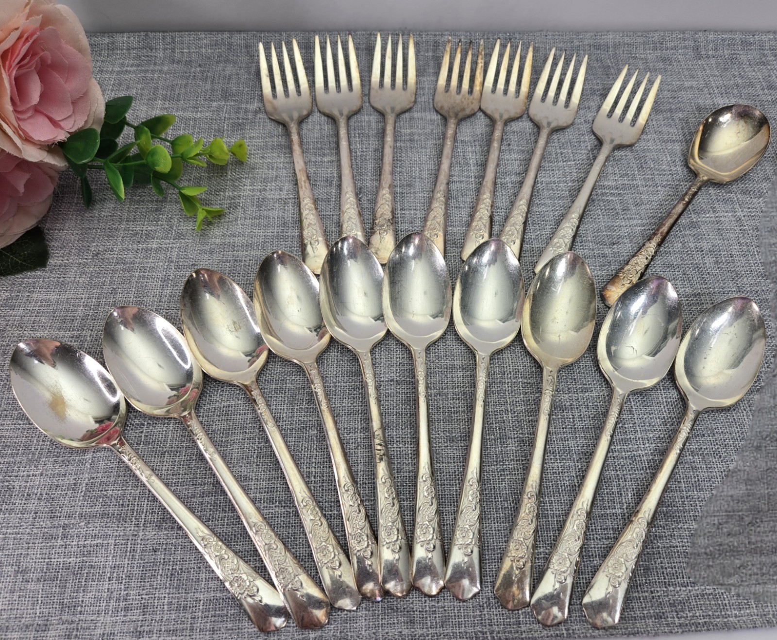 Vintage 1950’s Wood Rose Delight Silver Plate flatware Set Of 18 Pcs, Rare!