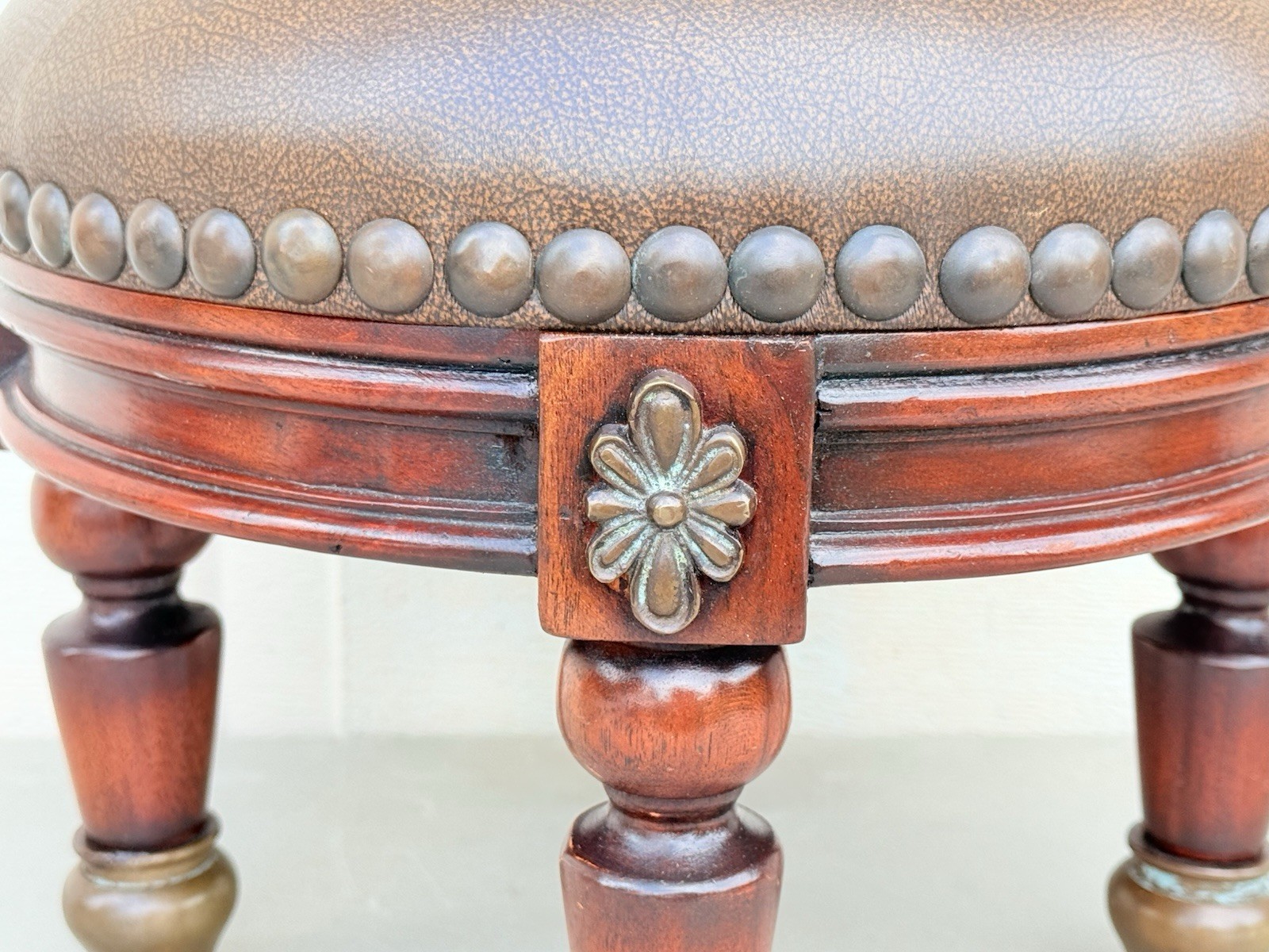 Designer Footstool Shoe Stool Brown Leather High Quality Round Italy MCM