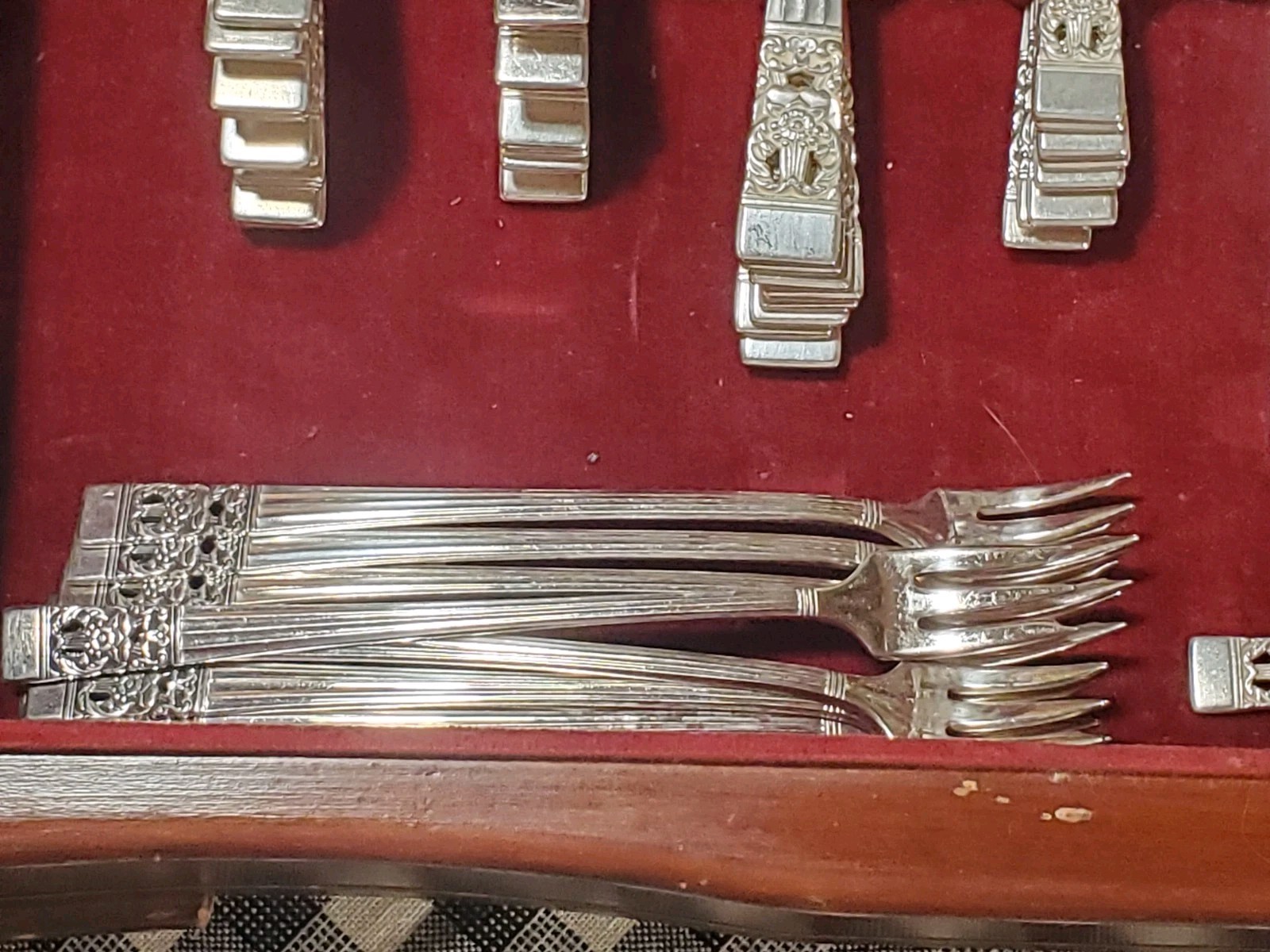 Vintage Oneida Community Flatware CORONATION Pattern In Wood Case 65 Pieces C14