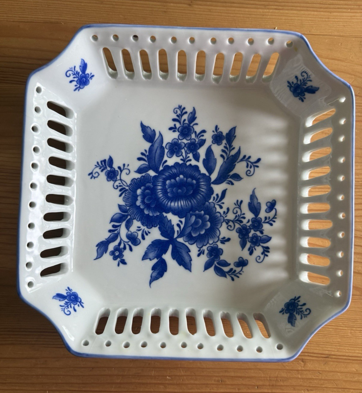 Andrea by Sadek Blue White Floral serving Plate/napkin Dish 7.5 “