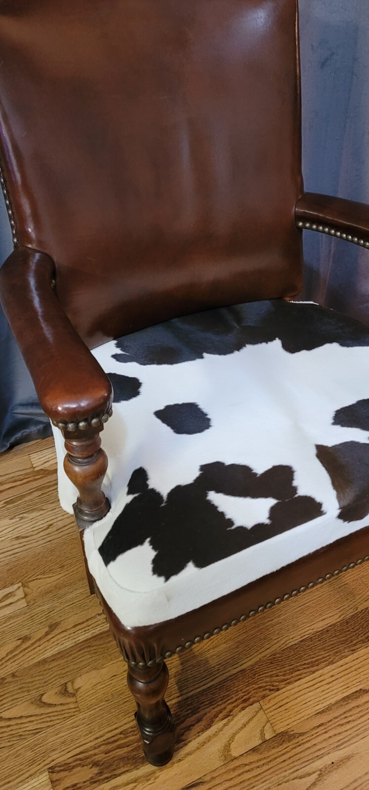 💐 Antique Leather and Cowhide Accent Side Chair