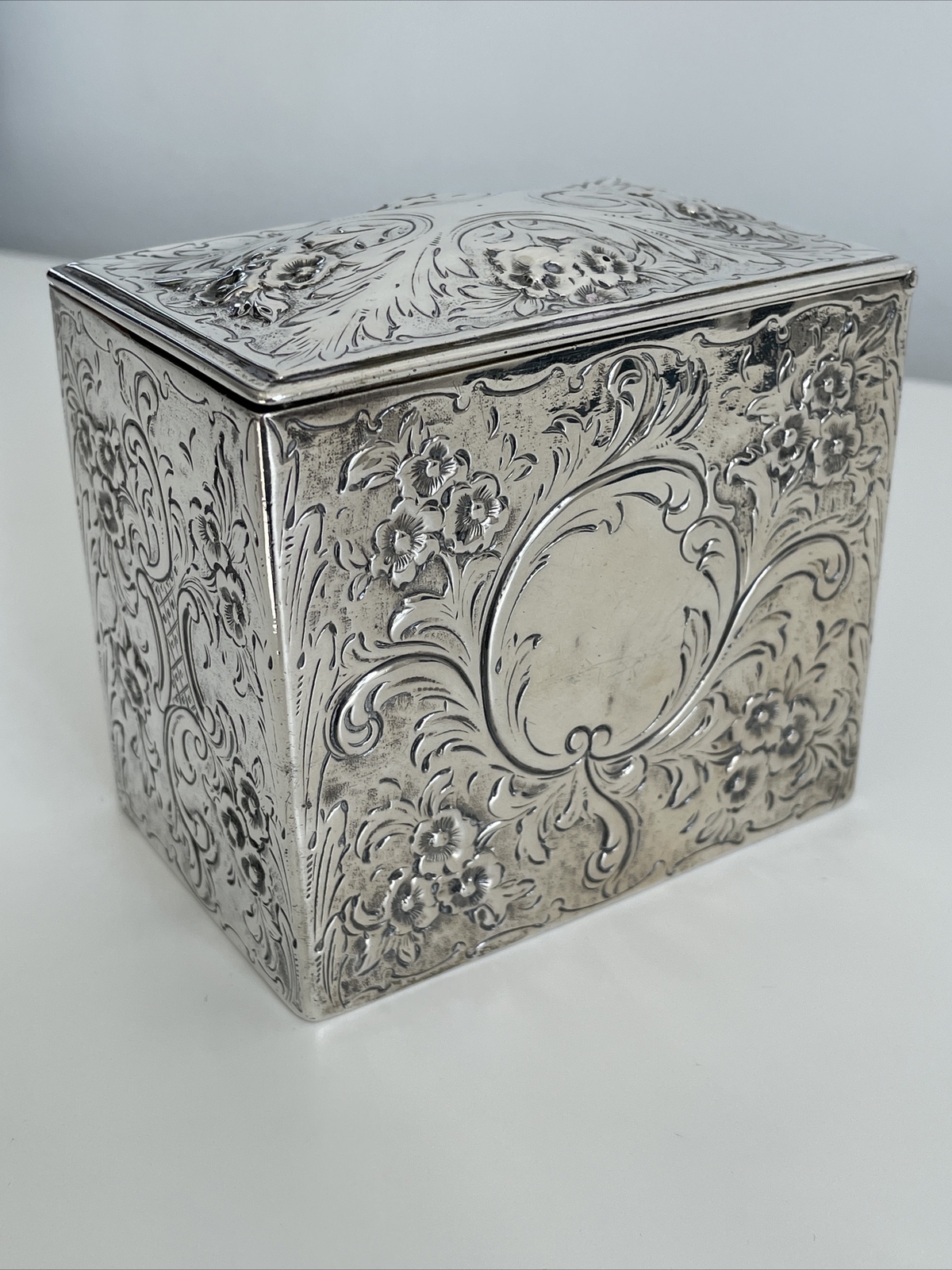 Stunning Silver Victorian Hinged Tea Caddy -Hallmarked London 1852 – 295g Weight