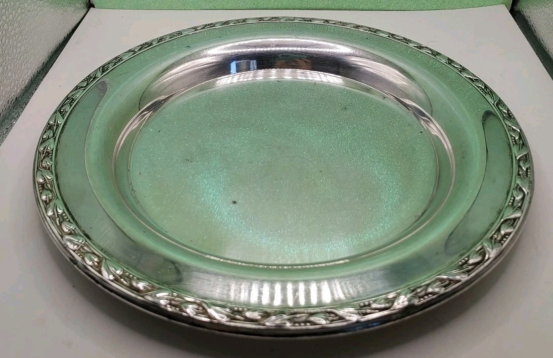 WM A ROGERS Meadowbrook 9″ Round Ivy Rim Design Silver Plate Tray MCM Vtg