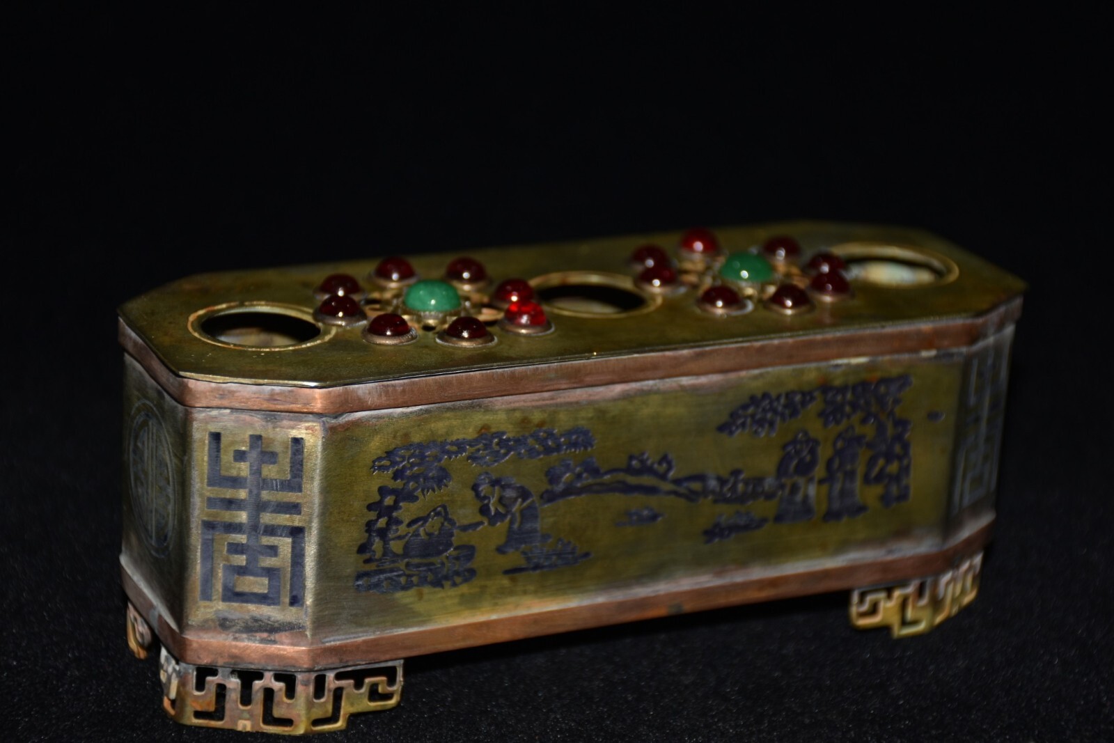 Pure copper inlaid with emerald, ruby, and incense box decoration