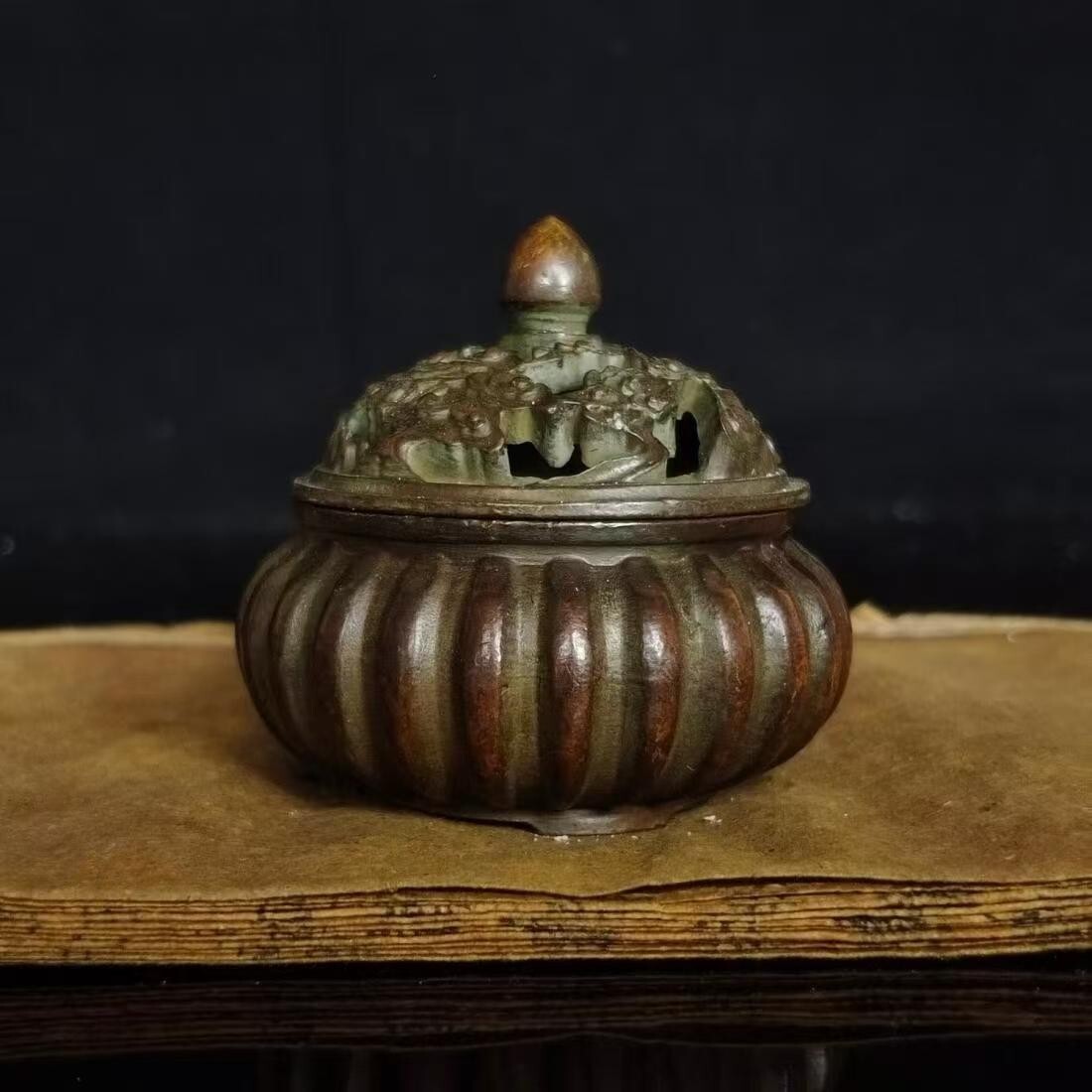 Vintage copper creative cloud patterned pumpkin incense burner ornament