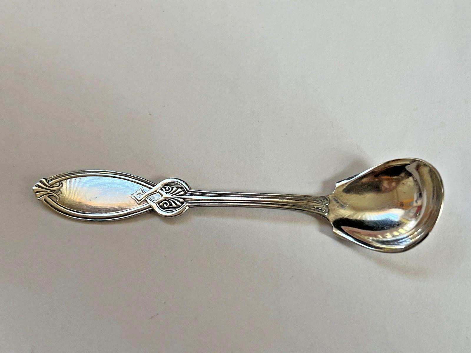 ROMAN 1865 by ROGERS & BRO Silverplate 3 3/4″ Mustard Spoon / Condiment Ladle