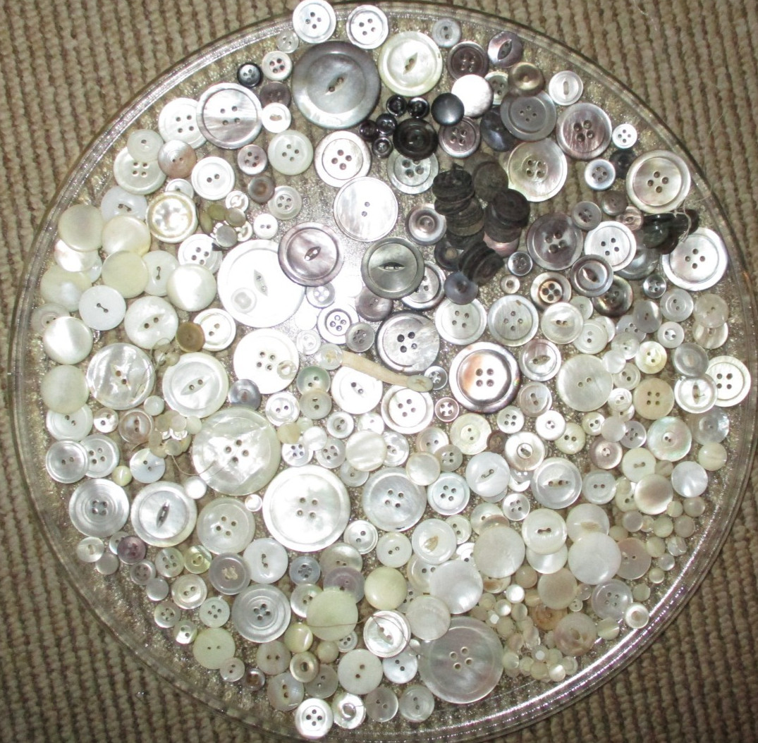 HUGE LOT ANTIQUE MOTHER OF PEARL MOP BUTTONS – SEW-THRU – IVORY SILVER PINK