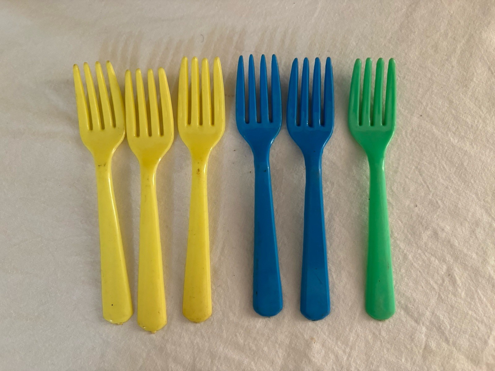 Vintage Sutherland Children Plastic Forks Set of 6 Blue Yellow Green 5″