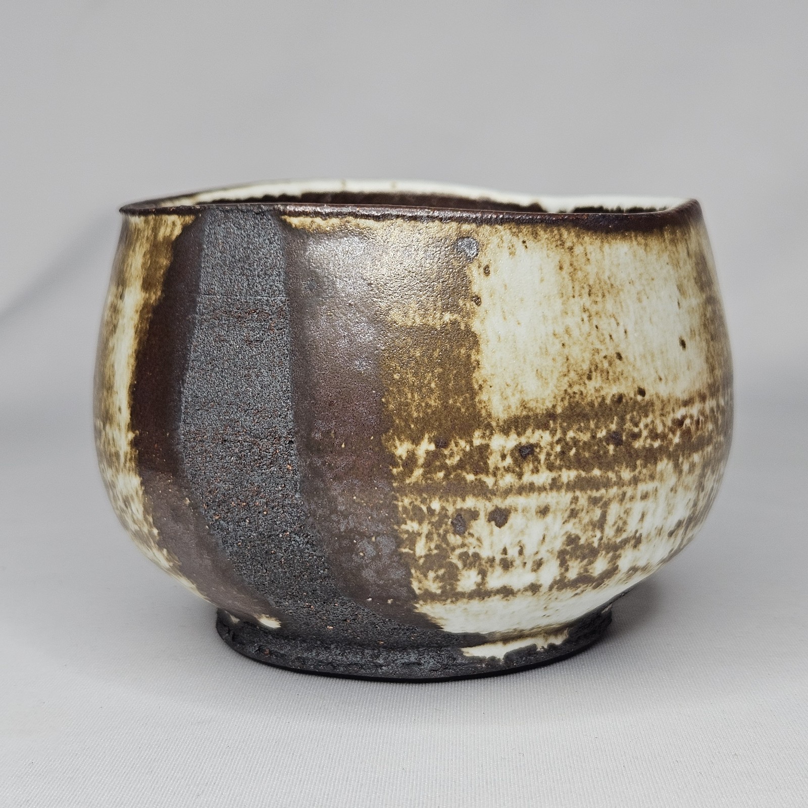 Japanese Pottery Chawan Matcha Ceramony Tea Bowl Carbon Trapping Shino Glaze 4.5