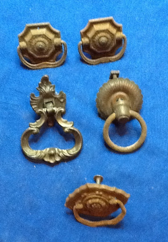 VINTAGE FURNITURE HARDWARE (5) VICTORIAN ERA RUSTED/TARNISHED 5823CR