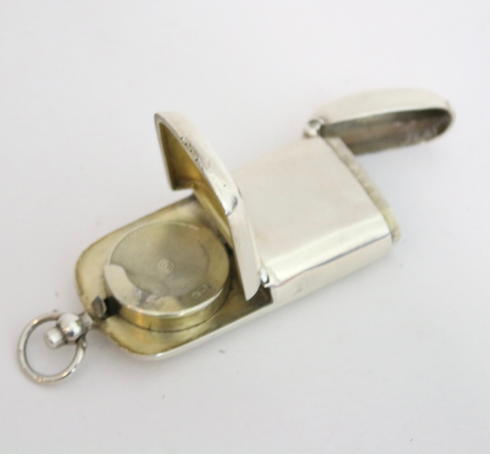 Antique Sterling solid silver vesta sovereign case match safe CHESTER 1900