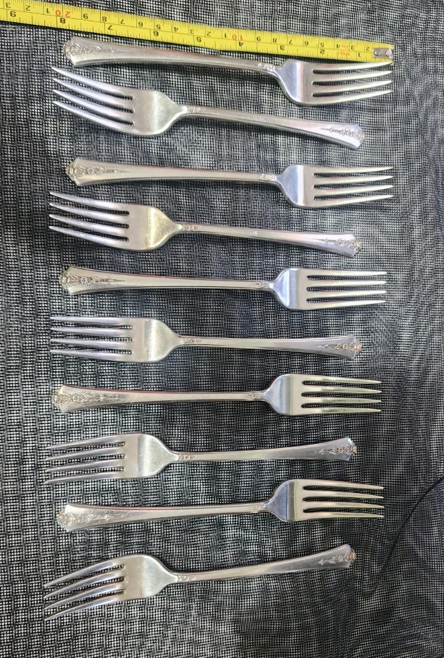 LOT OF 10 c1949 SPRING GARDEN🏡 PATTERN SILVERPLATED “7 1/2” DINNER 🍽 FORKS
