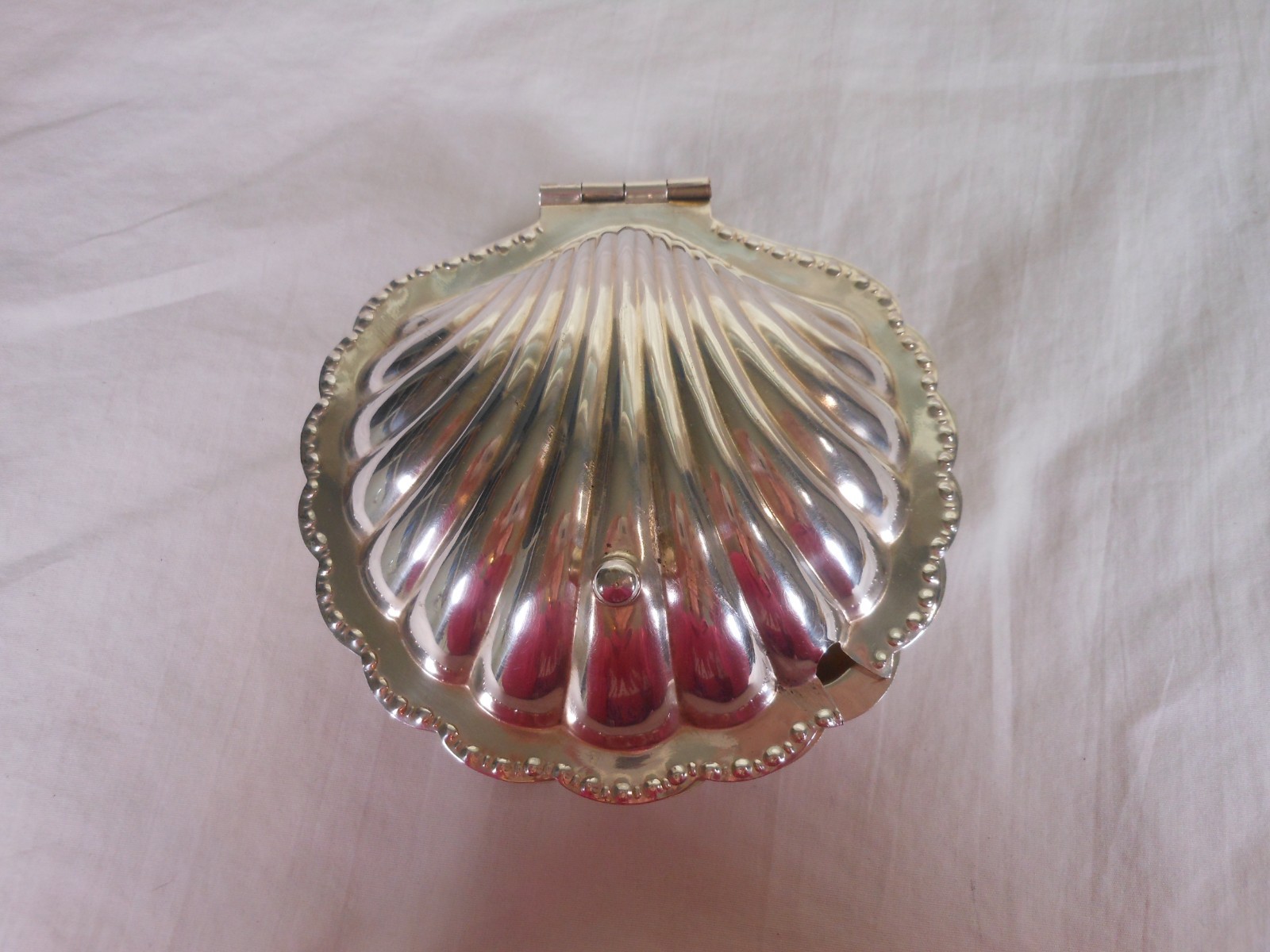 Vintage, Cheltenham, Clam Shell Serving Dish, Silverplate, England. (DS)