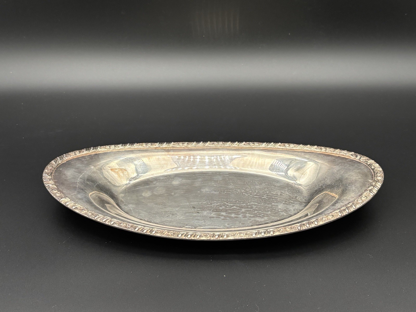 Vintage Oneida Community Ltd. Silver-Plated Oval Serving Platter / Bread Dish