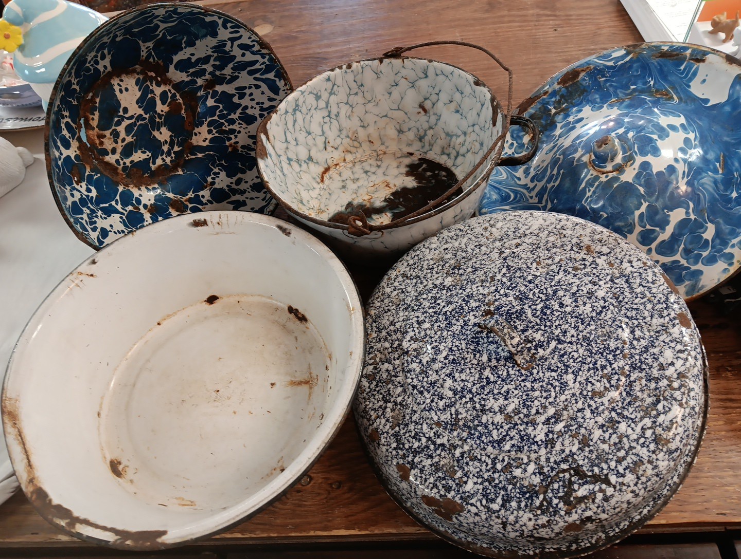Lot 5 Antique Blue & White Swirl and Splatterware Enamelware Pans And Lids