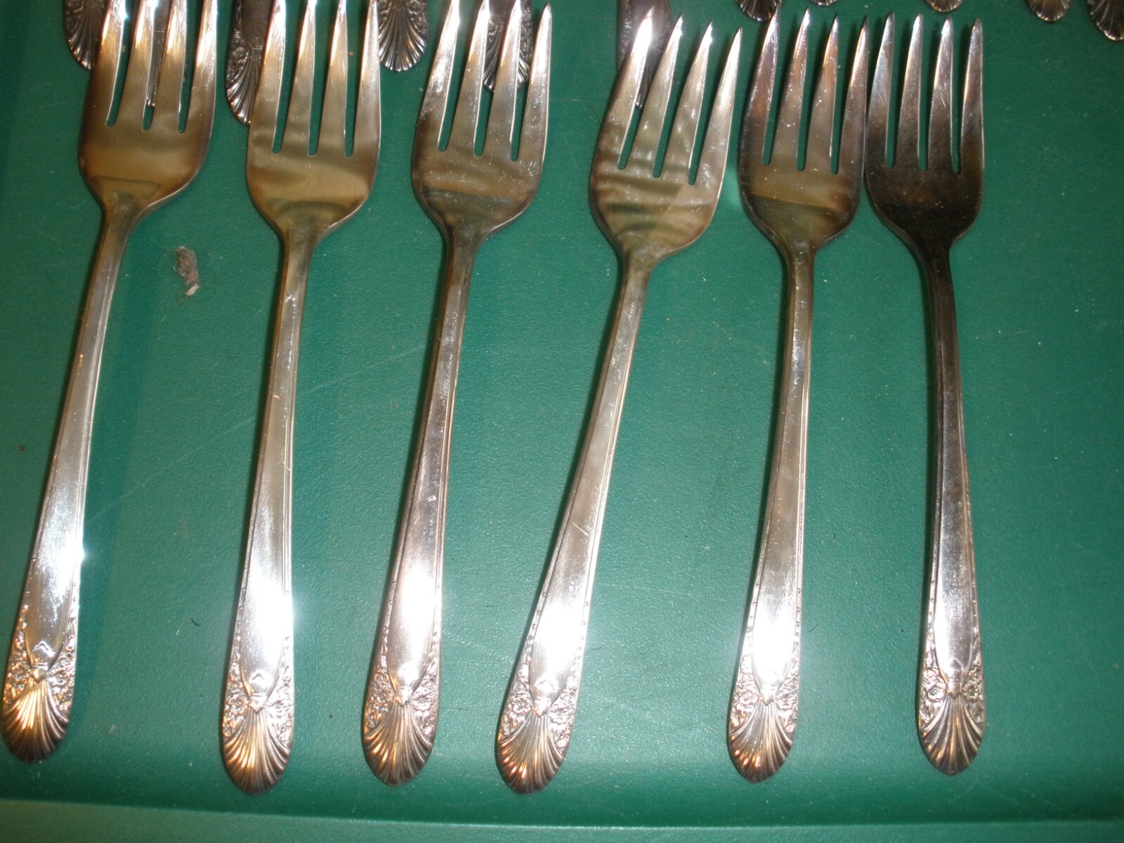 Vintage Flatware Set Crown Silverplate CARMEN 30 Pieces EUC (T85)