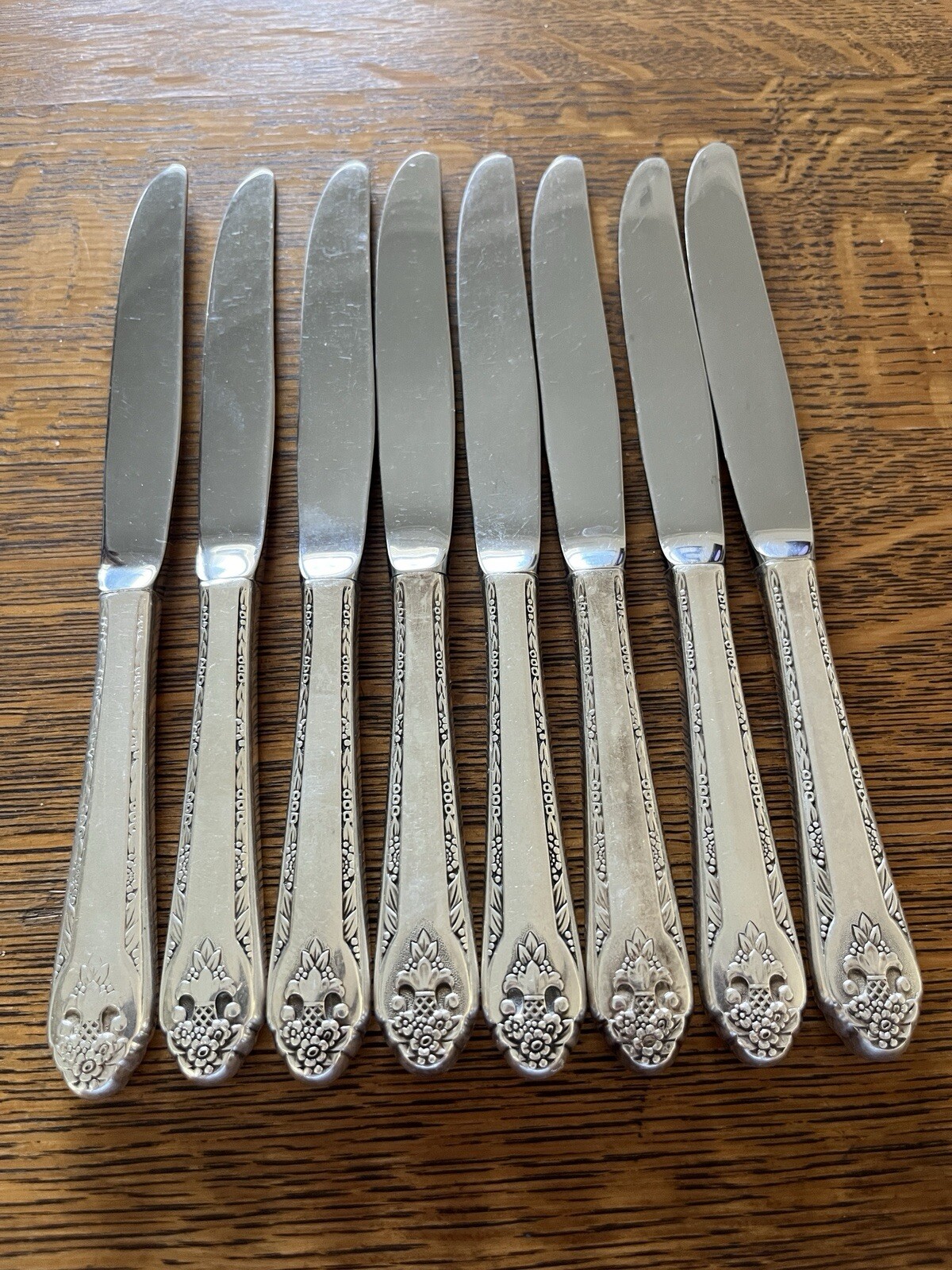 Holmes & Edwards IS 1937 LOVELY LADY Inlaid Silverplate 8 Dinner Knives
