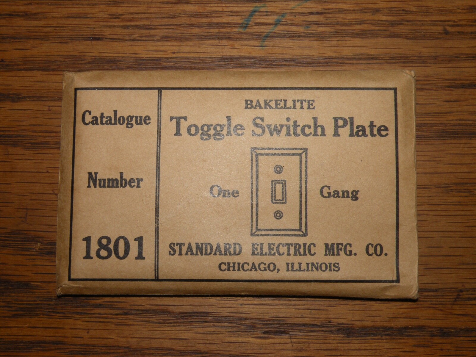 VINTAGE BAKELITE WALL LIGHT TOGGLE SWITCH PLATE NOS 1801 ONE GANG 30’S Art Deco