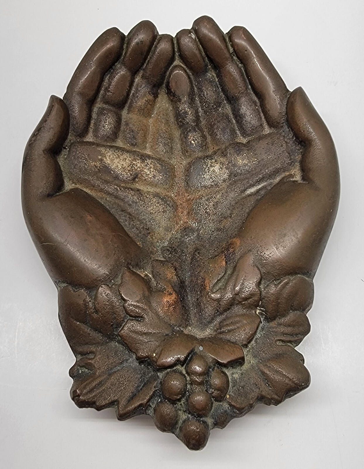 SCARCE MID-LATE 19TH C ANTIQUE ‘RECEIVING HANDS’ CARD HOLDER (HEAVY)