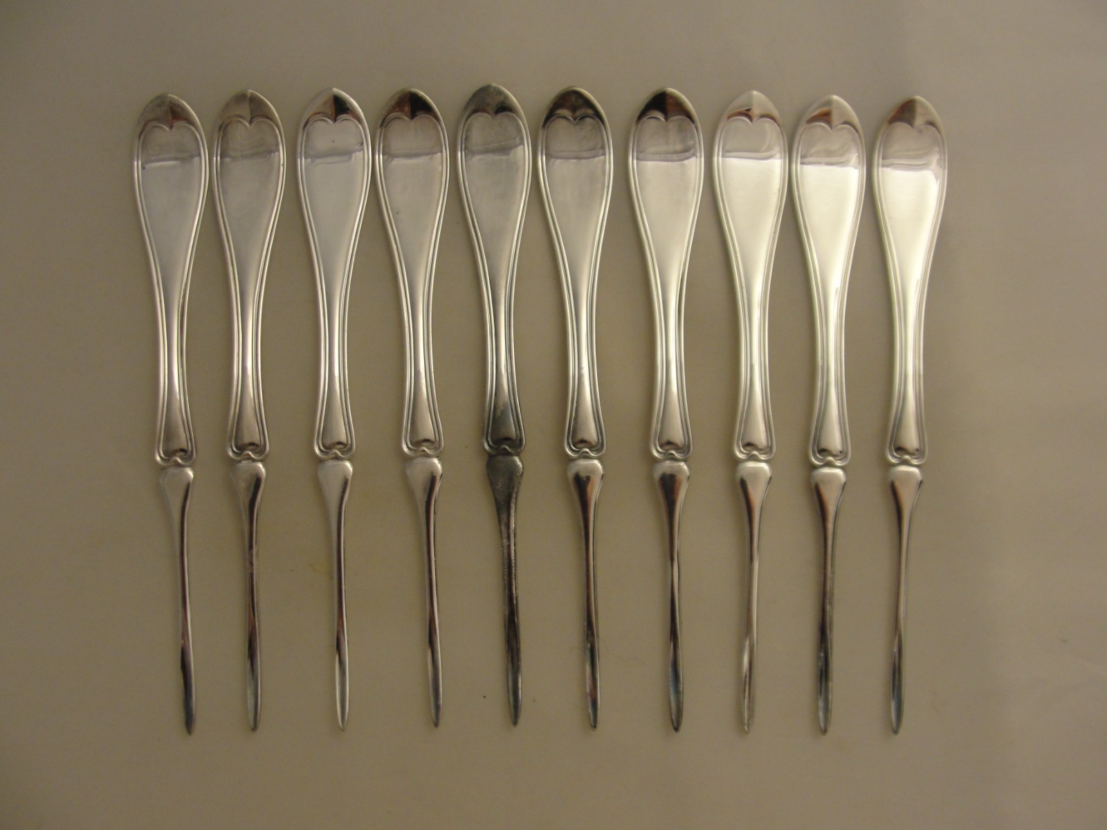 ANTIQUE SET of 10 1882 OVAL SILVER PLATE NUT PICKS LOT *238