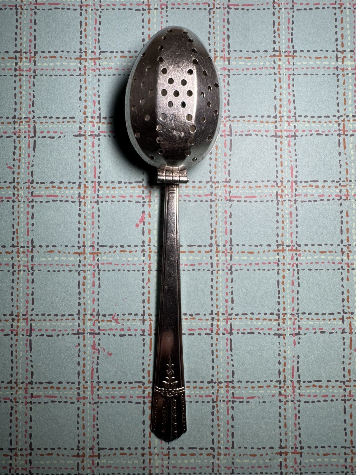 c1949 WMA Rogers EVERLASTING Tea Infuser Spoon Handle Hinged Bowl Excellent