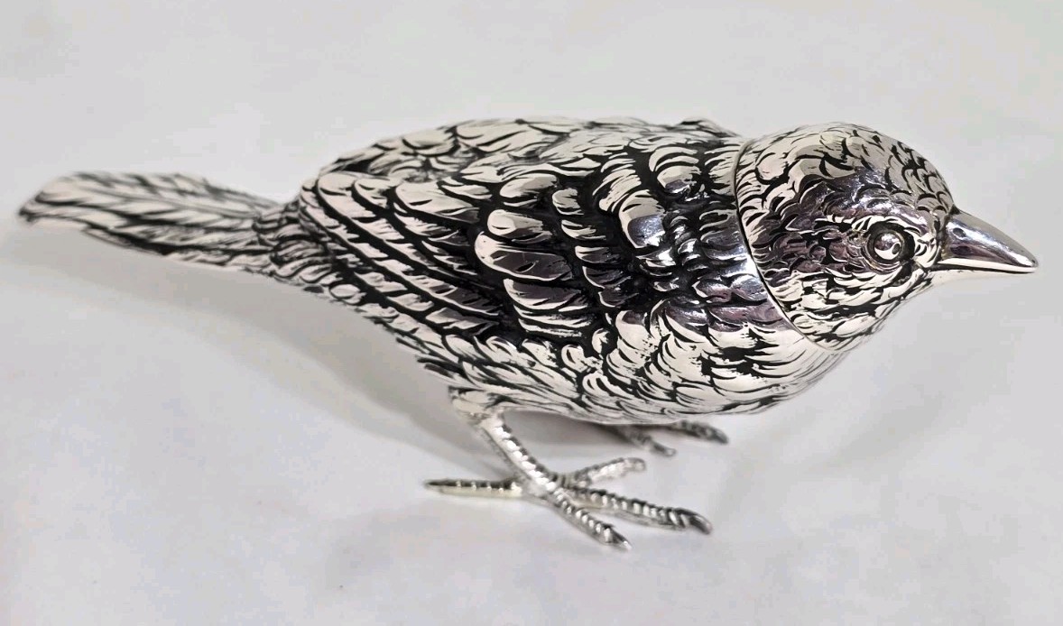 Continental novelty silver model. Nateralistically fashioned as a Bird . French