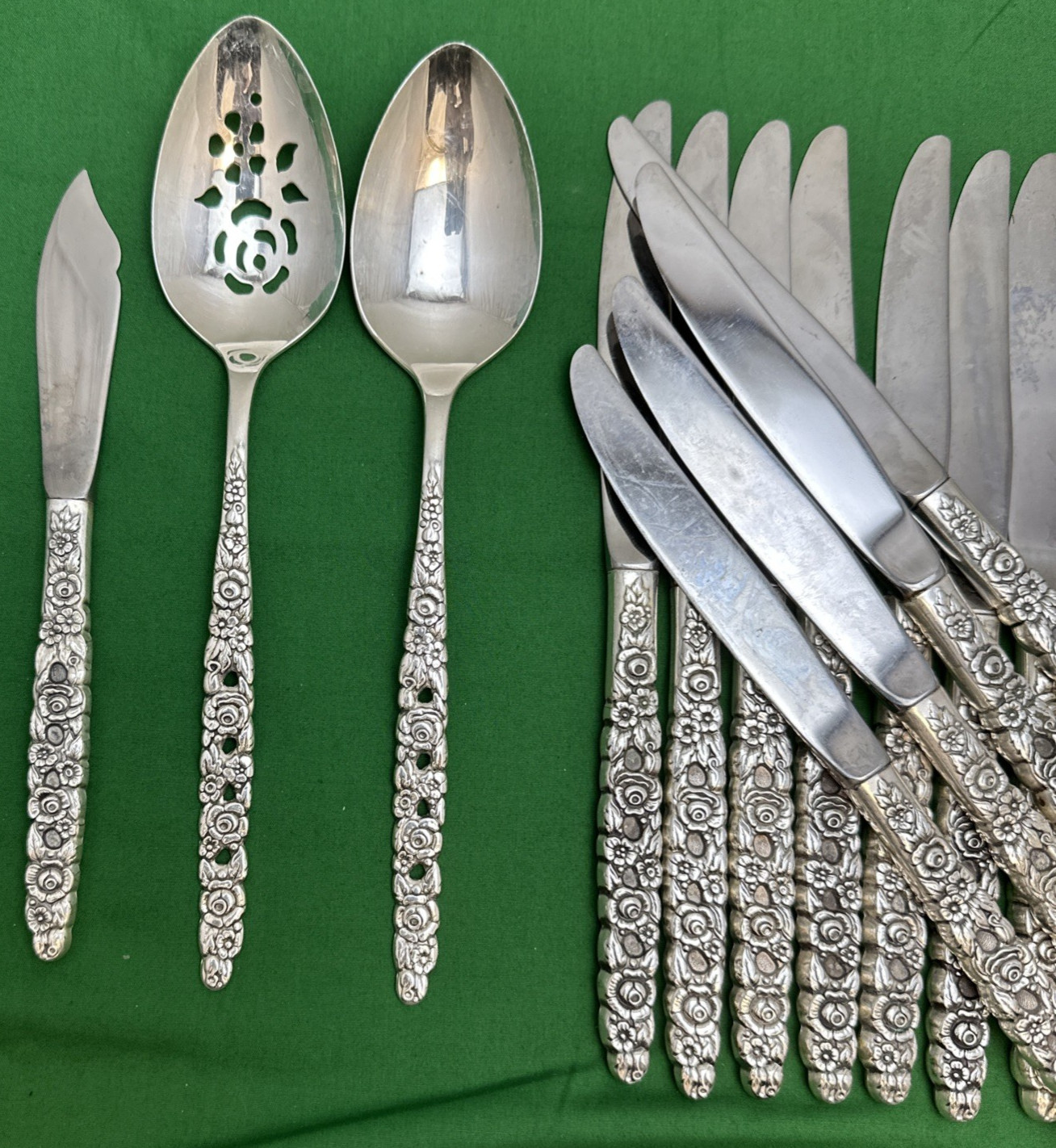 21 Pc SILVER VALENTINE Silverplated KNIVES, SOUP + TABLESPOONS by Community