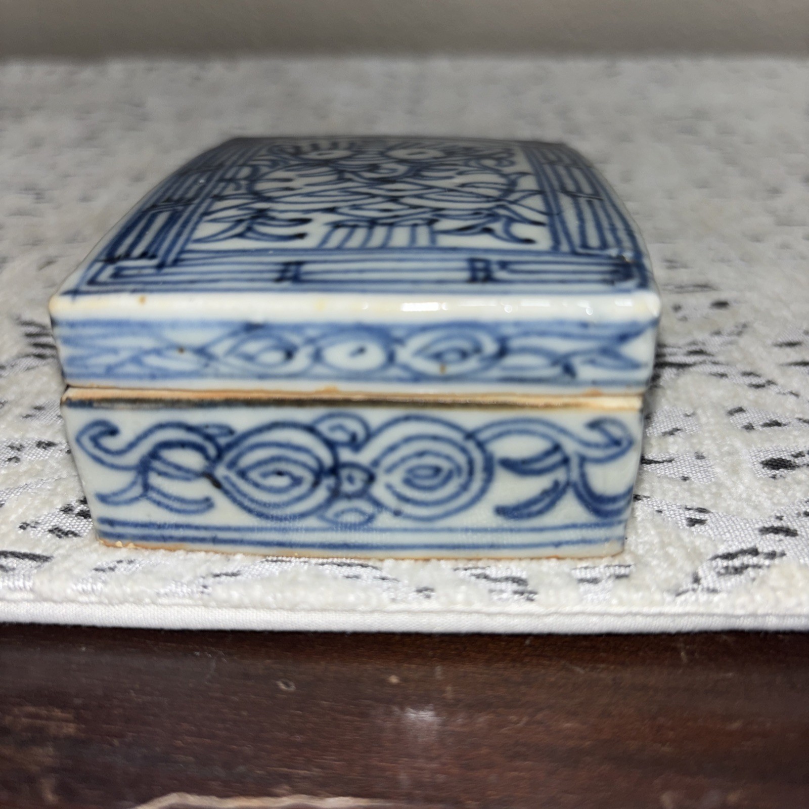 ANTIQUE CHINESE PORCELAIN SCHOLARS INK BOX