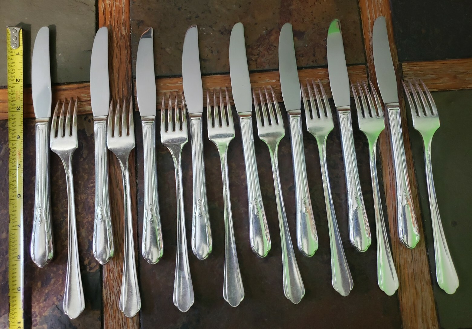 🔎👀c1934 LYNNWOOD AKA MEMORY 16 pc / 8 pr GRILLE/ VIANDE 🍗 KNIFE & FORK SETS